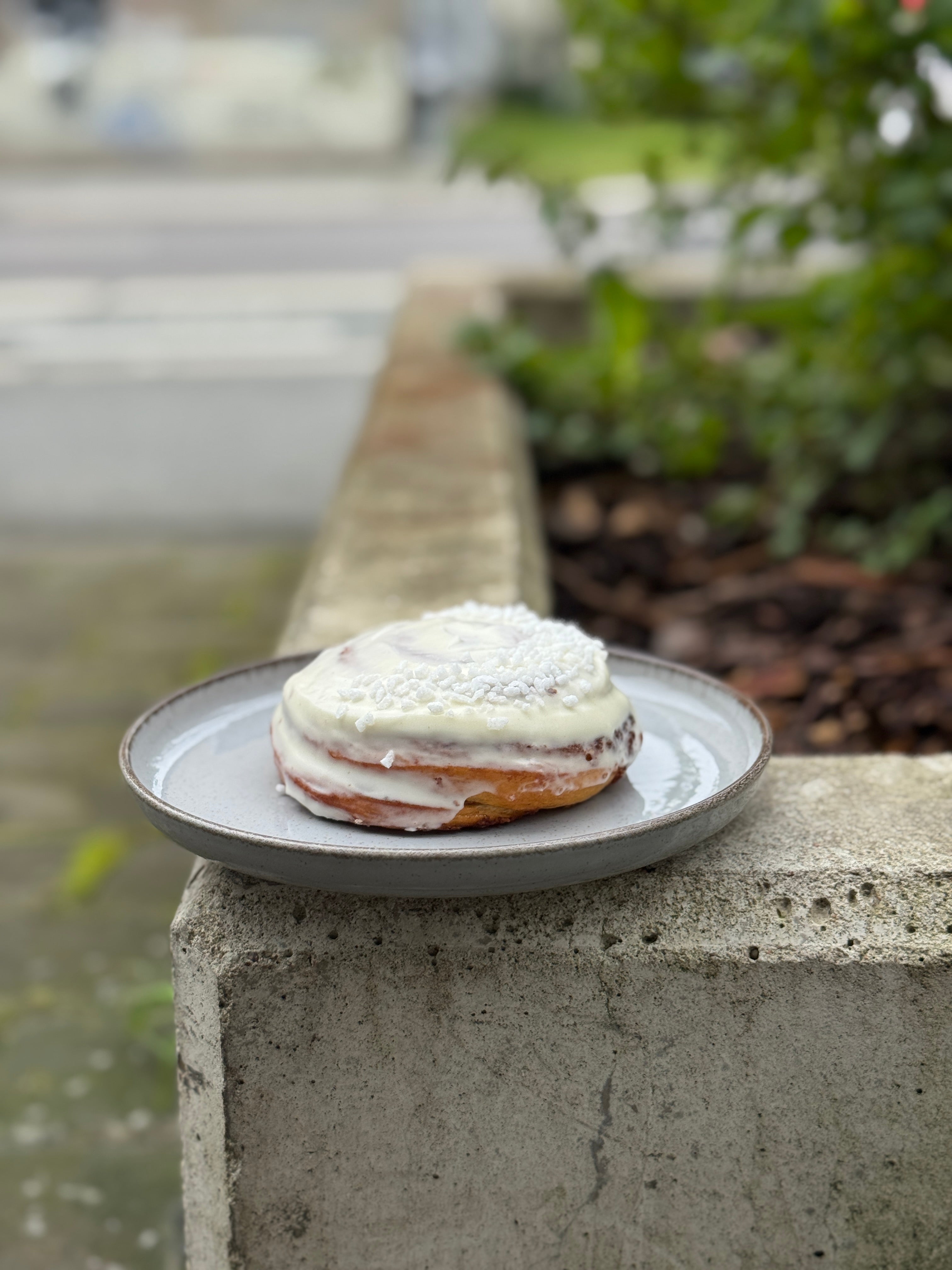 Kaneelisaiake toorjuustuglasuuriga